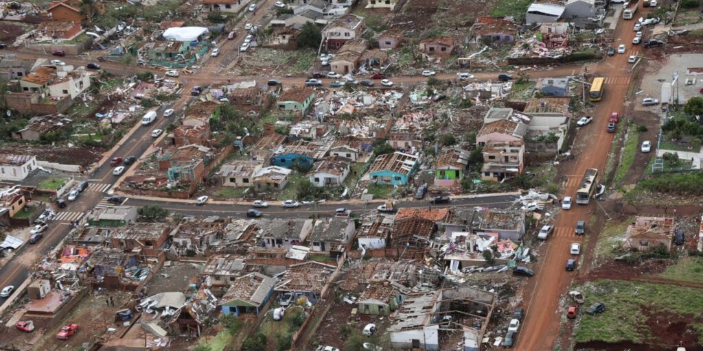 Após tornado, Enem é suspenso em Rio Bonito do Iguaçu, no Paraná