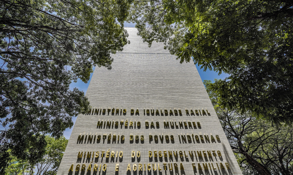 Explosão no Ministério da Igualdade Racial deixa vítima em estado grave