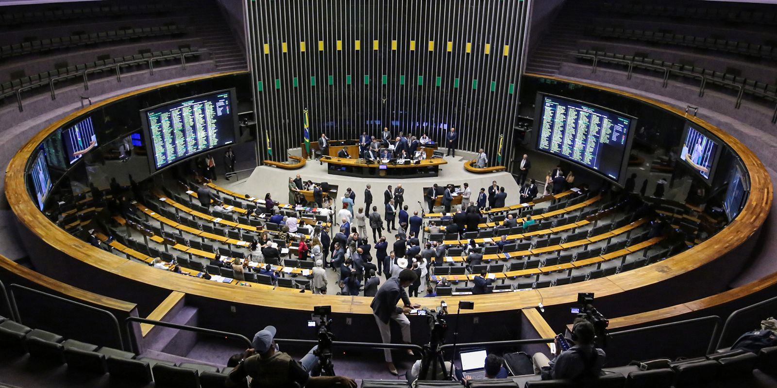 Lindbergh propõe mudança em regra de cassação de mandato por faltas