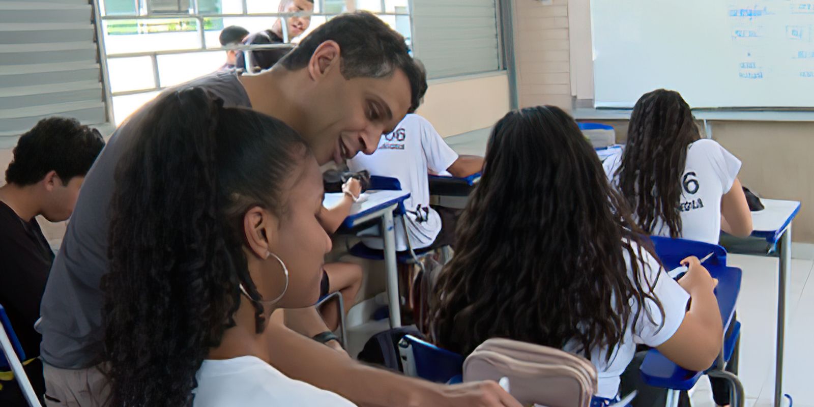 Professores podem acumular cargo público, decide Congresso