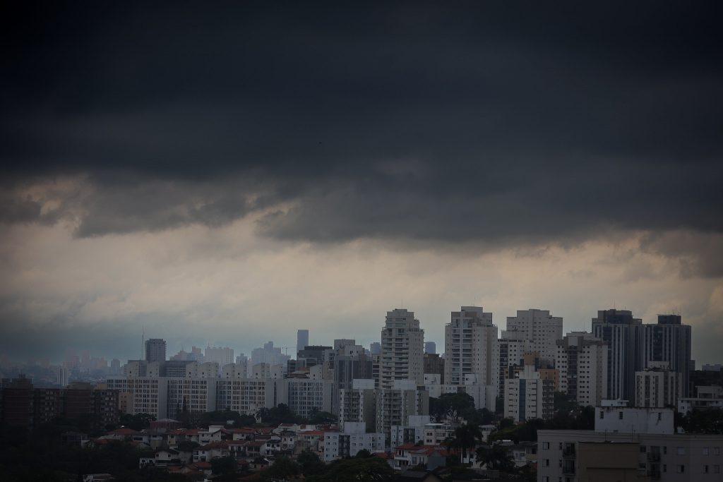 Chuvas no litoral paulista provocam interdição da Serra Mogi-Bertioga