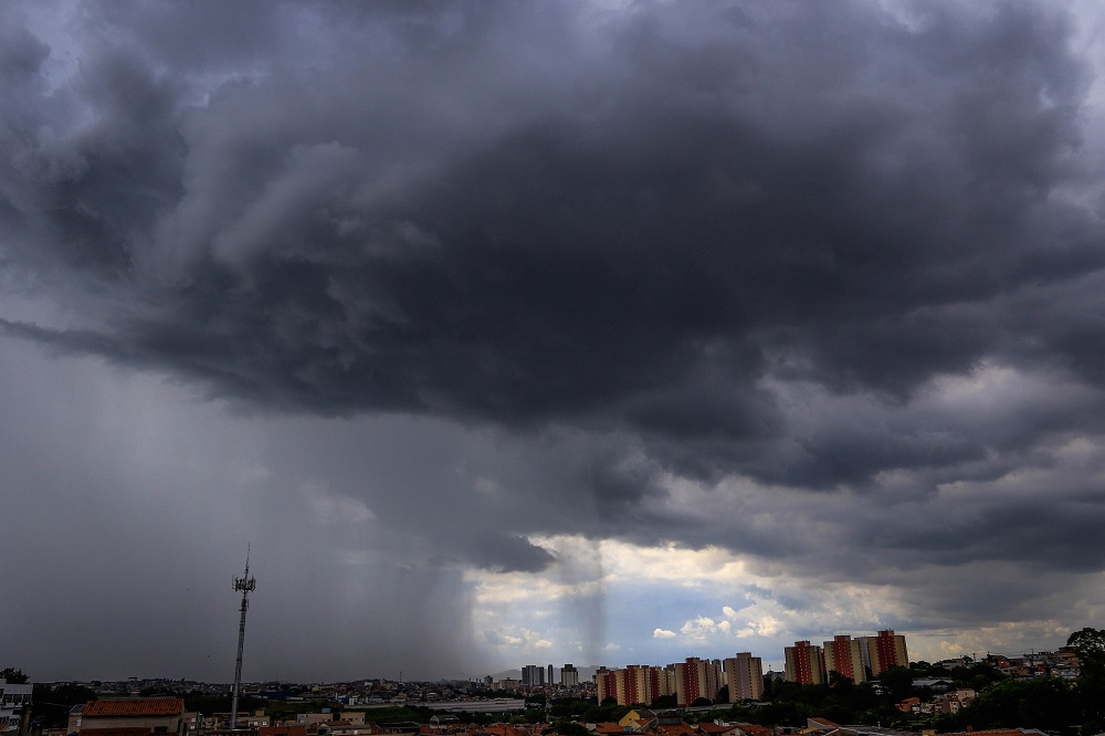 São Paulo entra em estado de atenção após chuva intensa
