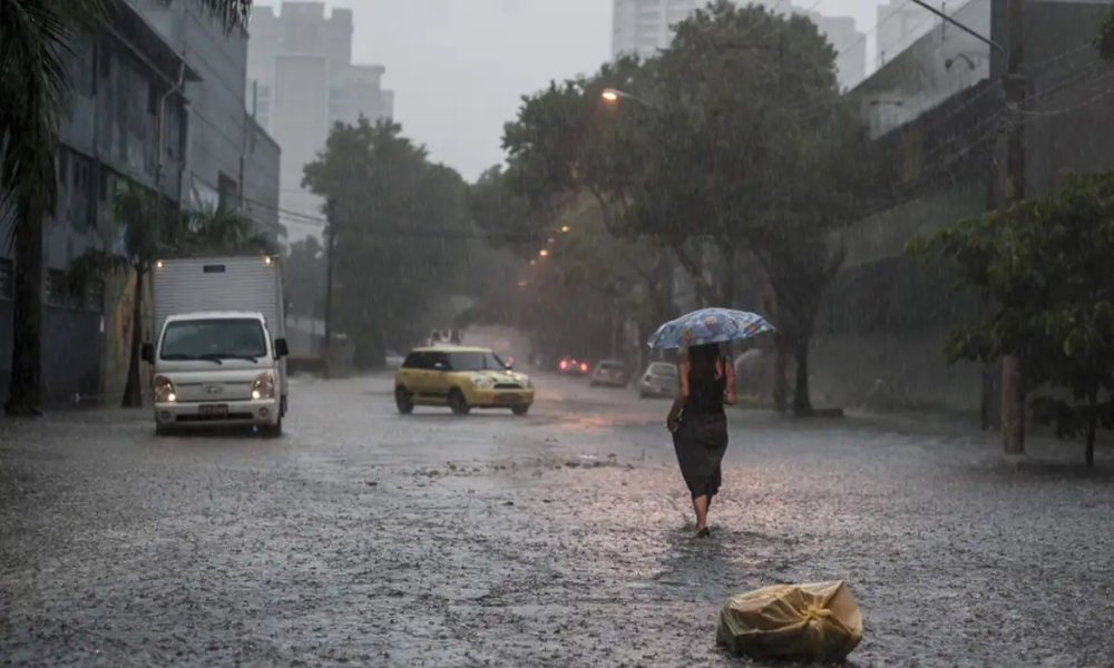 Frente fria coloca estado de SP em alerta para chuvas fortes e risco de alagamentos
