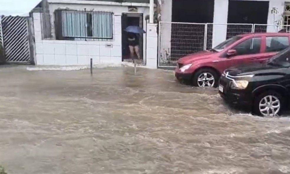Hospital alagado, desabrigados, aulas suspensas e estado de emergência em cidades no interior baiano – Imprensa Bahia