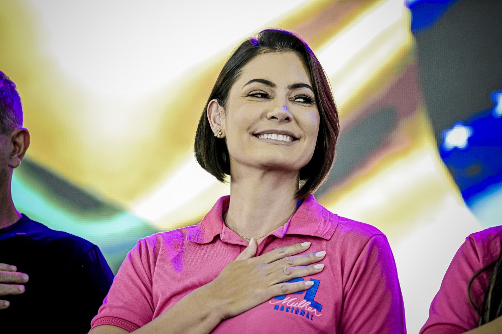 Michelle Bolsonaro comunica que passou por ‘pequeno procedimento cirúrgico’