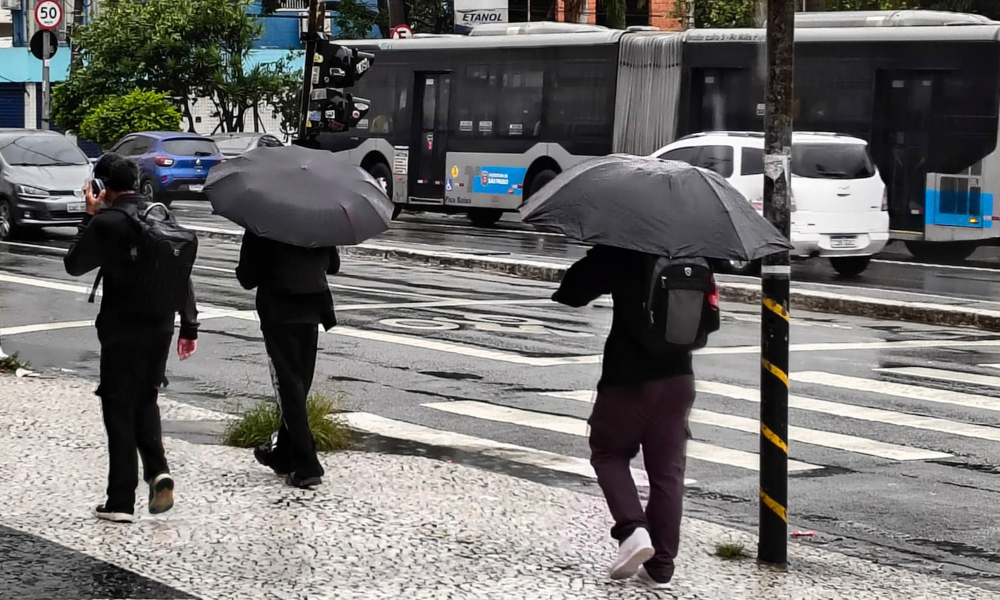 Domingo de Páscoa terá calor e pancadas de chuva