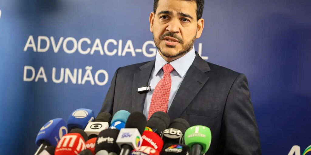 Lula deve enviar nesta terça ao Senado indicação de Messias ao STF