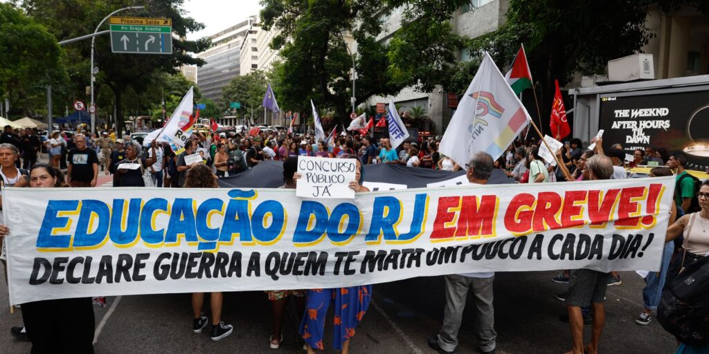 Professores estaduais e municipais do Rio fazem paralisação de 24h