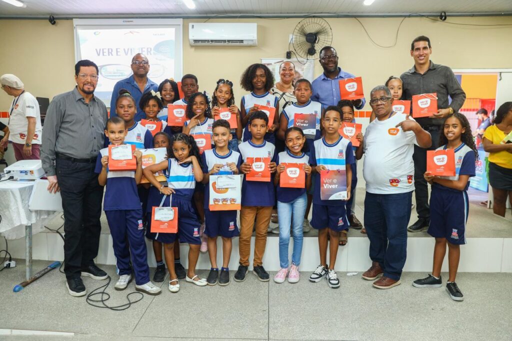 Prefeitura entrega quase 200 óculos de grau gratuitos para alunos da rede municipal – Imprensa Bahia