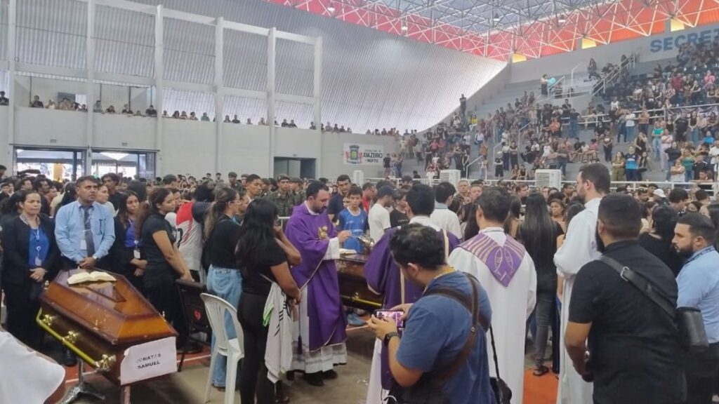 Comoção e aplausos marcam despedida de atletas de time de basquete mortos em acidente – Imprensa Bahia