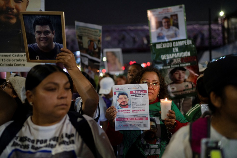 Horas antes da abertura da Copa, parentes de vítimas de cartéis fazem ato na capital mexicana – Imprensa Bahia