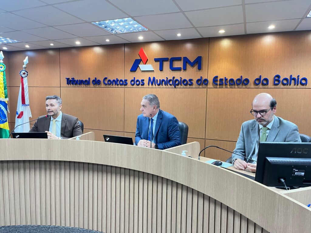 Instituições públicas assinam, no TCM-BA, acordo para qualificação de servidores em gestão de PPPs