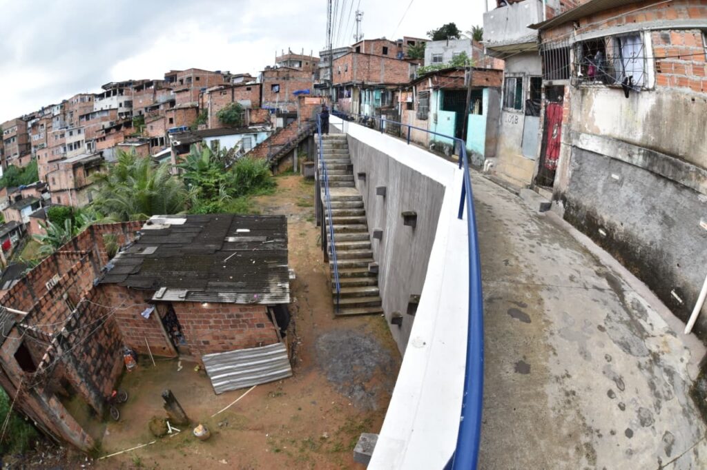 Entrega de contenção de encosta na comunidade do Mamede
