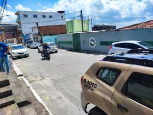 Candeias: Homem invade escola armado