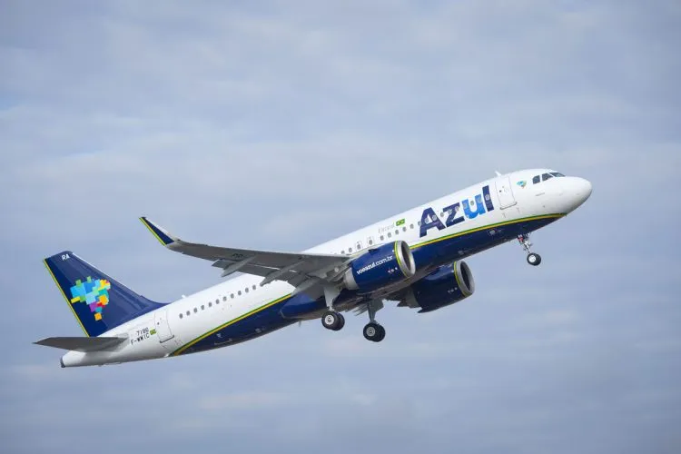 Avião da Azul com destino a Curitiba retorna ao Rio de Janeiro após problemas técnicos